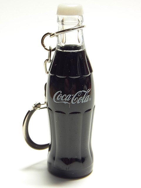 当時物、コカ・コーラの人気ノベルティだったキーチェーン付ミニボトル